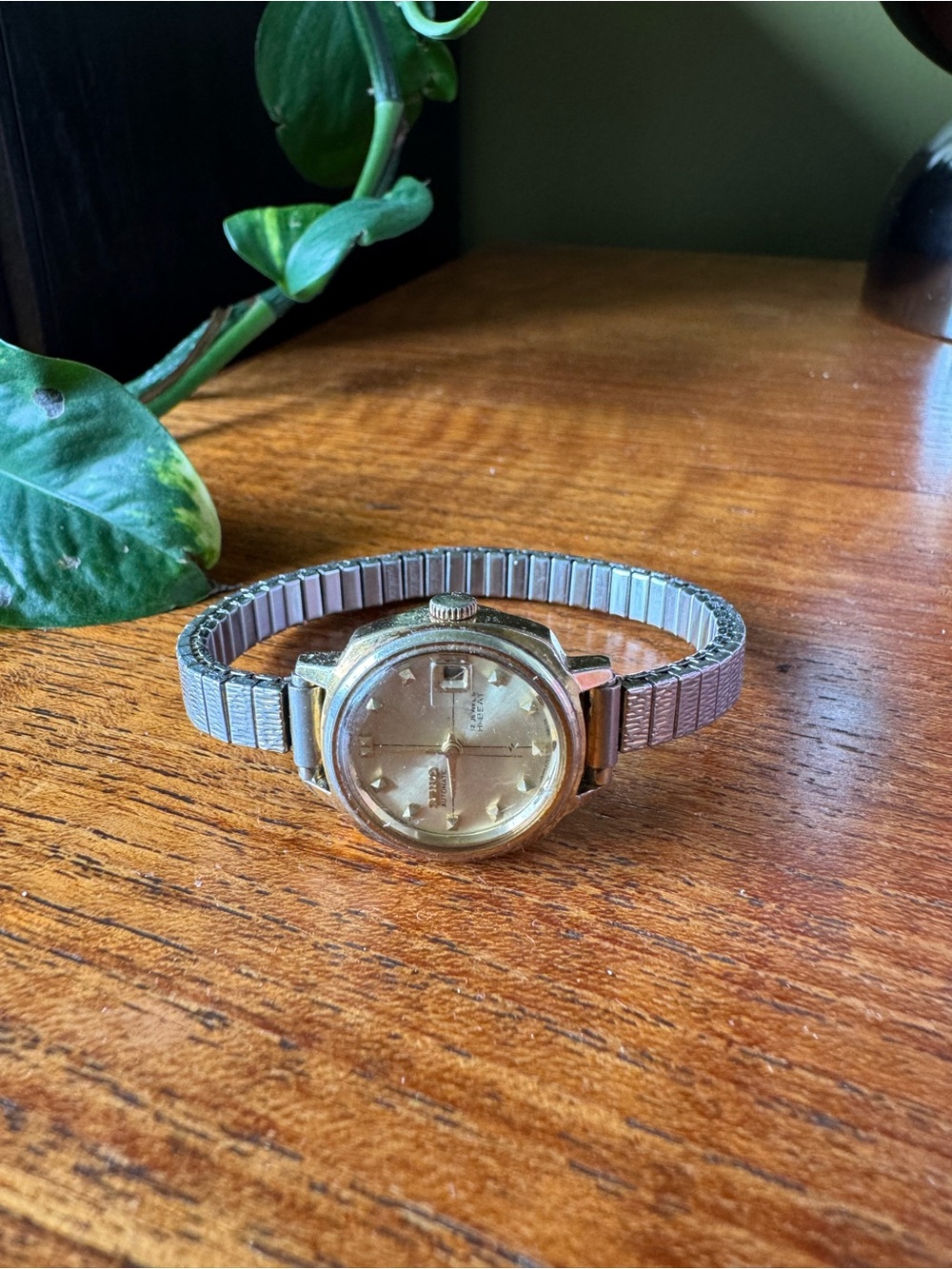 Vintage Seiko Automatic Gold-Tone Wristwatch with Silver Expansion Band